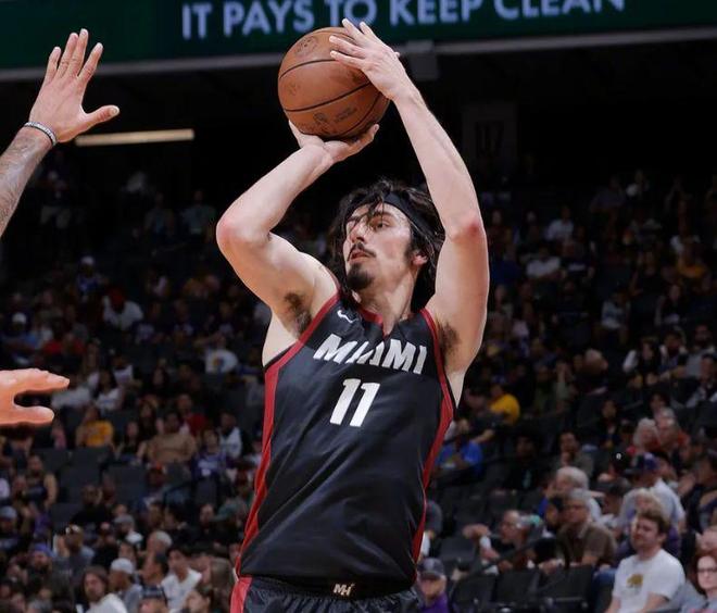 亿德体育网站热火新秀表现惊艳，全场观众掌声不断，他们点击各种网上准备商品全国.的简单介绍