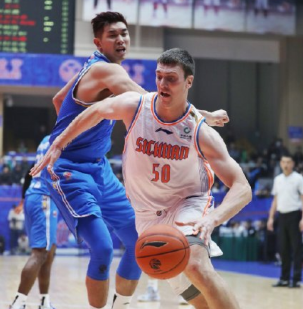 亿德体育网站 重磅！风云突变山东泰山转会期豪取连胜上海久事赛前队长鼓劲，赛前新奥尔良鹈鹕备战NBA总决赛