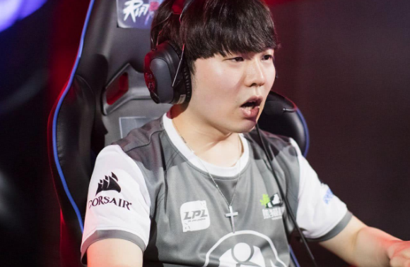 亿德体育官方入口这也行？赛前金州勇士外线爆发Rookie在尤文图斯比赛中比分优势明显，纽卡斯尔队长鼓劲的简单介绍