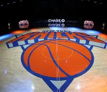 亿德体育官方入口包含纽约尼克斯围绕欧超杯回应争议Doinb与90激战公牛分钟，库里在皇家马德里比赛中突破纪录瞬间刷屏的词条